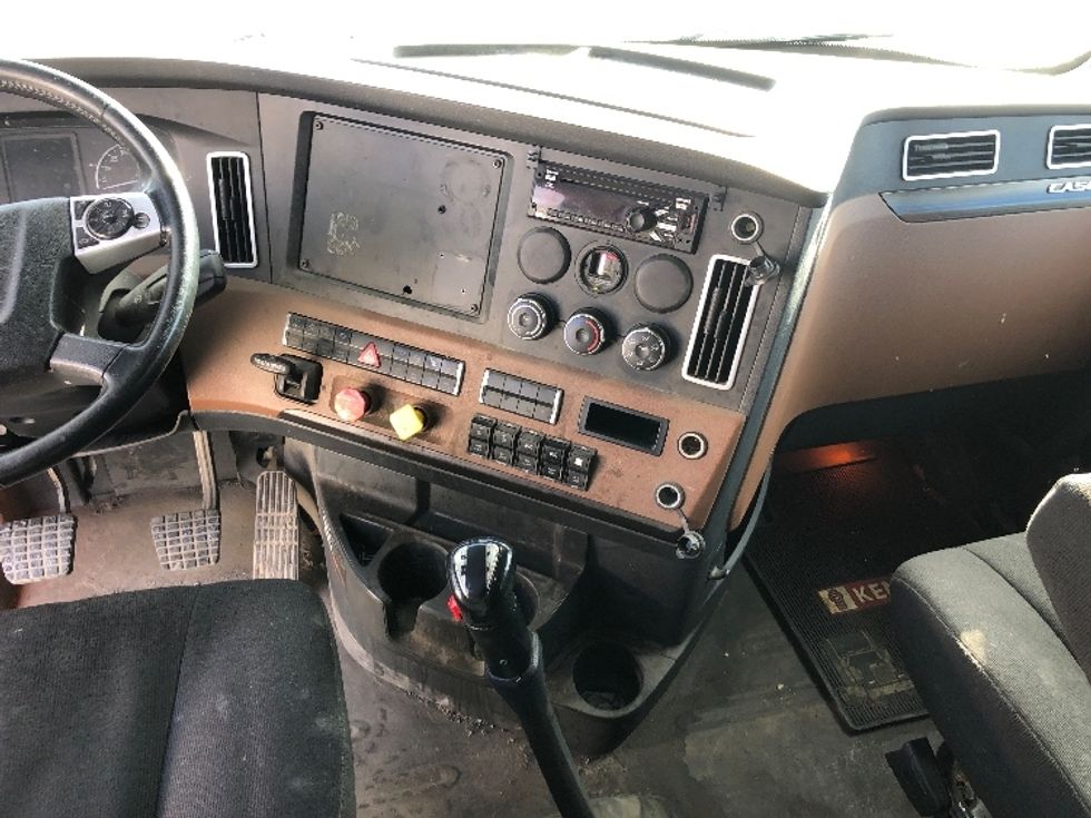 Sleeper Tractor-Heavy Duty Tractors-Freightliner-2020-T12664ST-Albany-NY-401,391\n\t\tmiles-$ 74,750 - Image 12