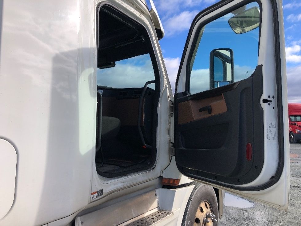 Sleeper Tractor-Heavy Duty Tractors-Freightliner-2020-T12664ST-Albany-NY-401,391\n\t\tmiles-$ 74,750 - Image 13