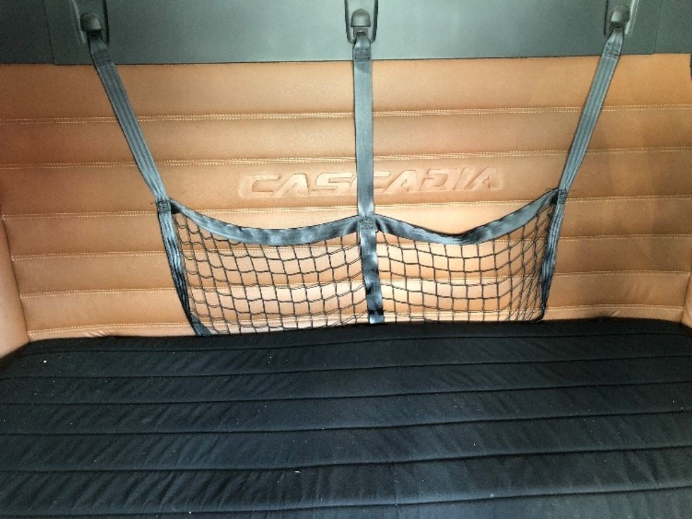 Sleeper Tractor-Heavy Duty Tractors-Freightliner-2020-T12664ST-Albany-NY-401,391\n\t\tmiles-$ 74,750 - Image 16