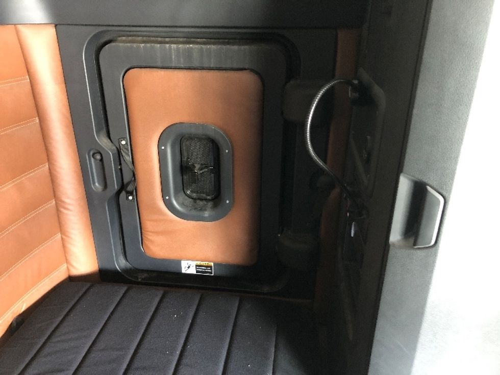 Sleeper Tractor-Heavy Duty Tractors-Freightliner-2020-T12664ST-Albany-NY-401,391\n\t\tmiles-$ 74,750 - Image 18