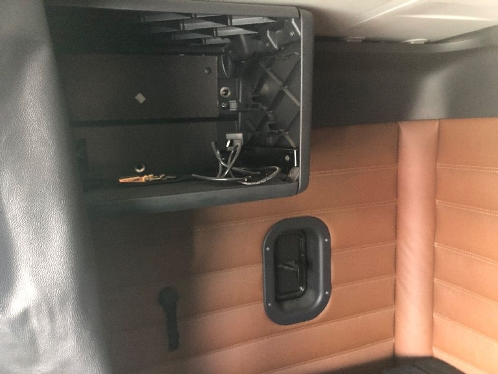 Sleeper Tractor-Heavy Duty Tractors-Freightliner-2020-T12664ST-Albany-NY-401,391\n\t\tmiles-$ 74,750 - Image 19