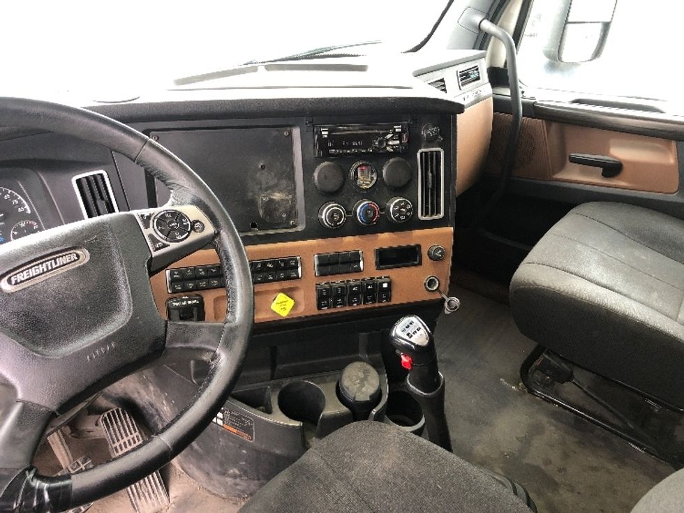 Sleeper Tractor-Heavy Duty Tractors-Freightliner-2020-T12664ST-Albany-NY-405,269\n\t\tmiles-$ 74,500 - Image 10