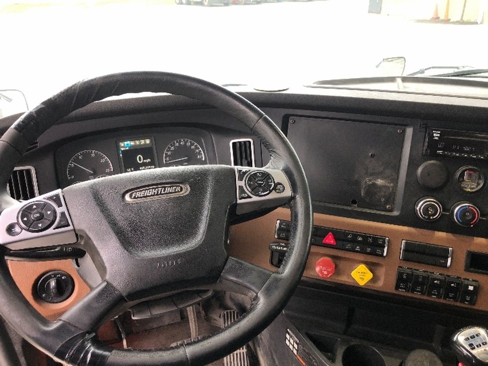 Sleeper Tractor-Heavy Duty Tractors-Freightliner-2020-T12664ST-Albany-NY-405,269\n\t\tmiles-$ 74,500 - Image 11
