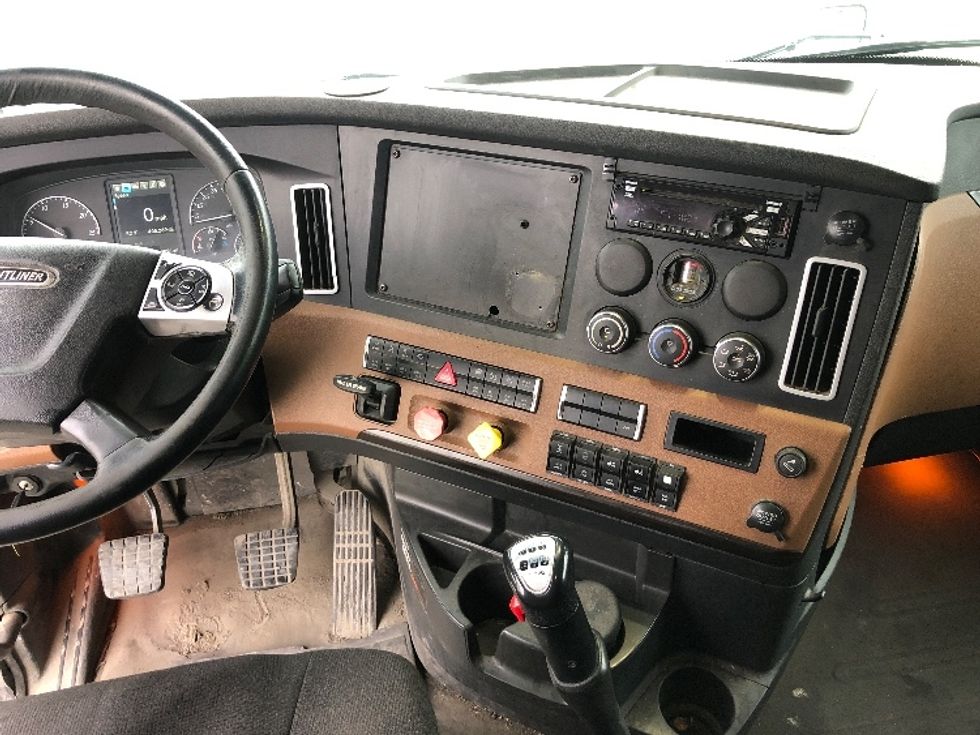 Sleeper Tractor-Heavy Duty Tractors-Freightliner-2020-T12664ST-Albany-NY-405,269\n\t\tmiles-$ 74,500 - Image 12