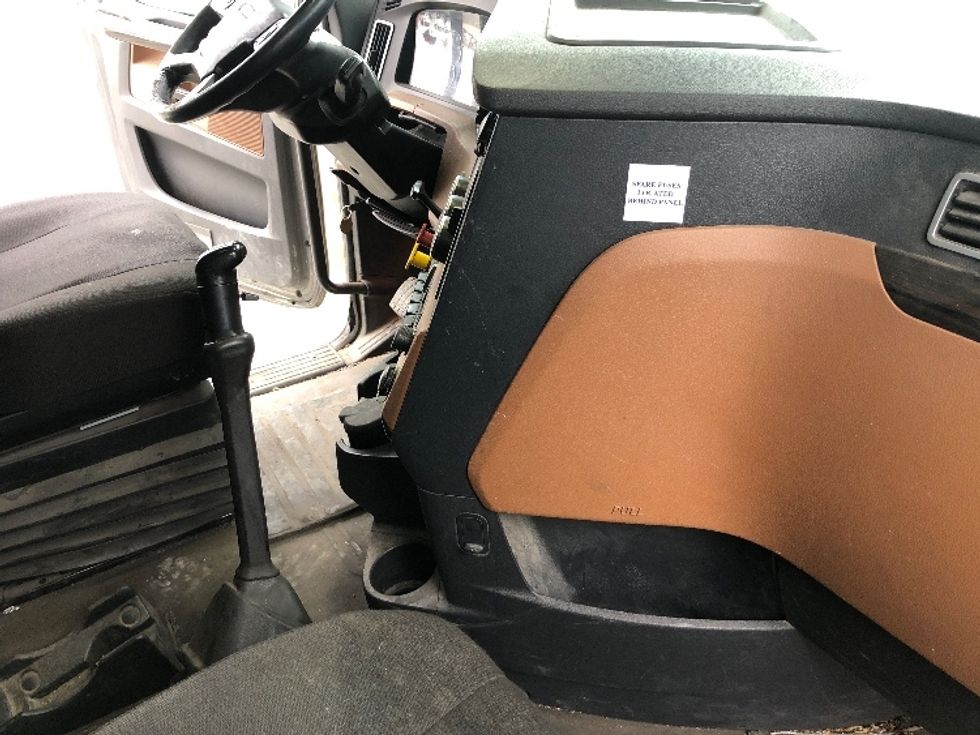 Sleeper Tractor-Heavy Duty Tractors-Freightliner-2020-T12664ST-Albany-NY-405,269\n\t\tmiles-$ 74,500 - Image 15