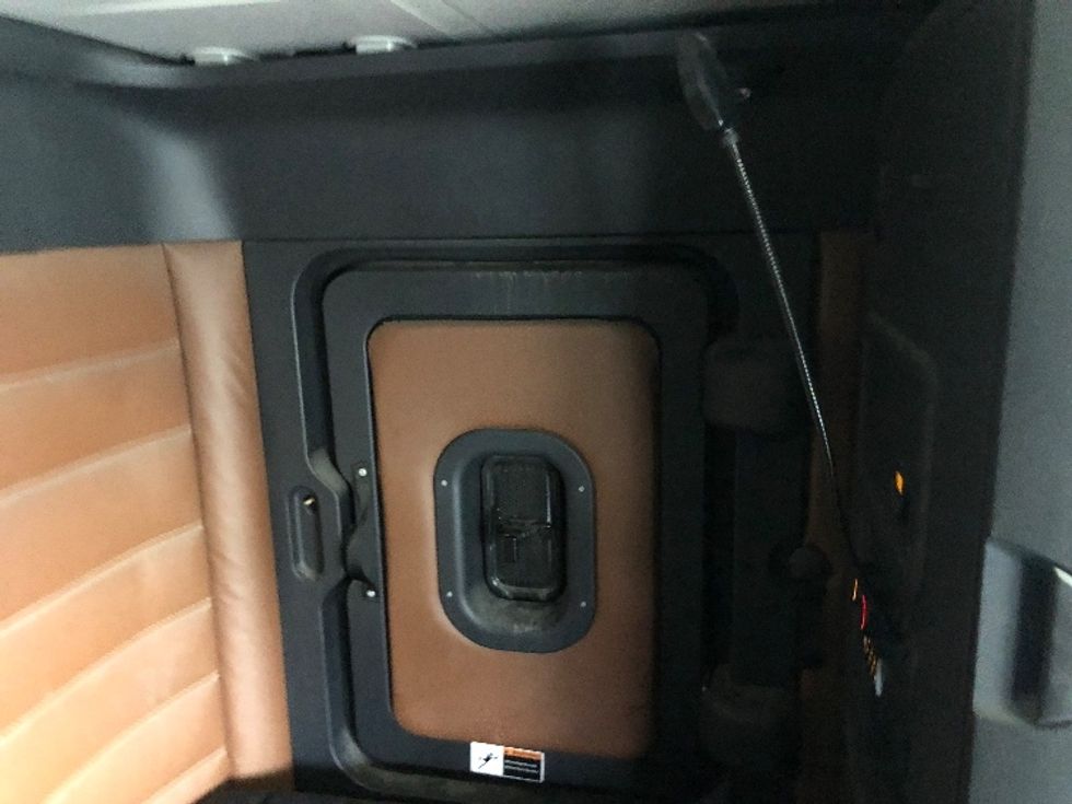 Sleeper Tractor-Heavy Duty Tractors-Freightliner-2020-T12664ST-Albany-NY-405,269\n\t\tmiles-$ 74,500 - Image 18