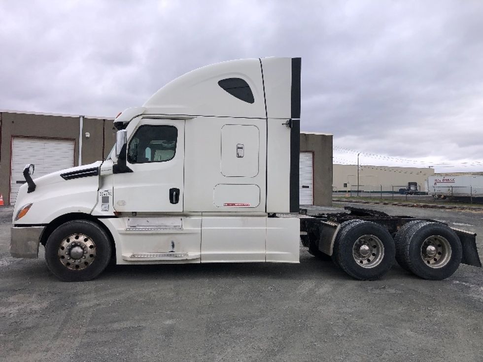 Sleeper Tractor-Heavy Duty Tractors-Freightliner-2020-T12664ST-Albany-NY-405,269\n\t\tmiles-$ 74,500 - Image 4