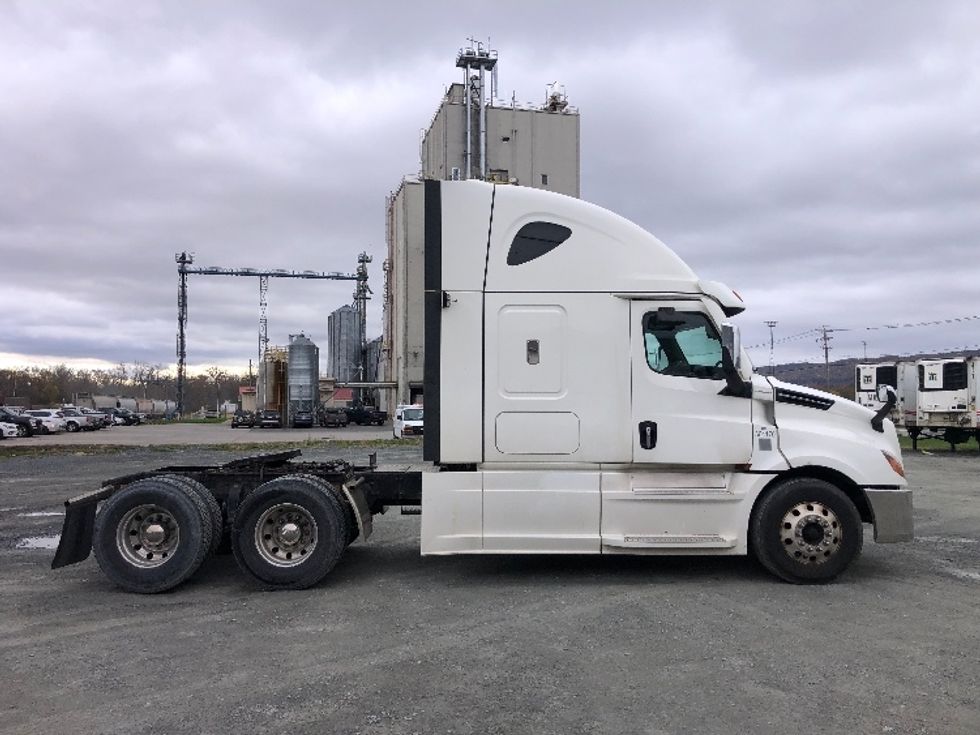 Sleeper Tractor-Heavy Duty Tractors-Freightliner-2020-T12664ST-Albany-NY-405,269\n\t\tmiles-$ 74,500 - Image 8