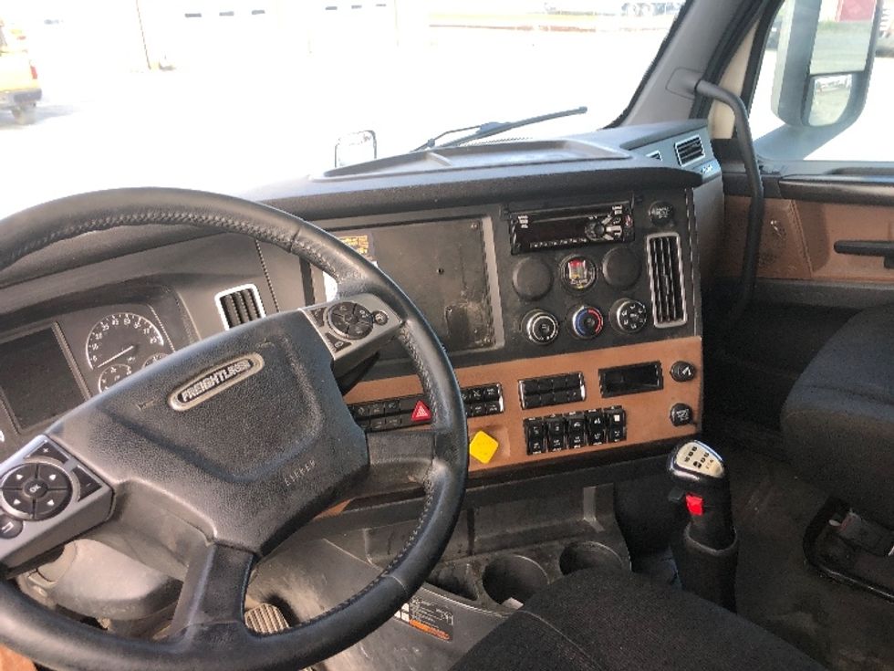 Sleeper Tractor-Heavy Duty Tractors-Freightliner-2020-T12664ST-Albany-NY-427,827\n\t\tmiles-$ 73,250 - Image 10
