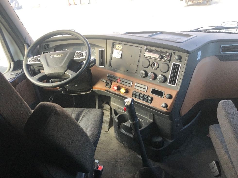 Sleeper Tractor-Heavy Duty Tractors-Freightliner-2020-T12664ST-Albany-NY-427,827\n\t\tmiles-$ 73,250 - Image 12