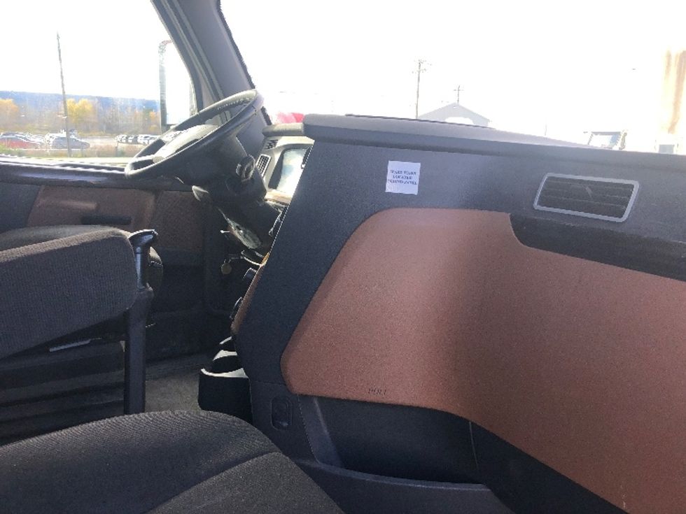 Sleeper Tractor-Heavy Duty Tractors-Freightliner-2020-T12664ST-Albany-NY-427,827\n\t\tmiles-$ 73,250 - Image 15