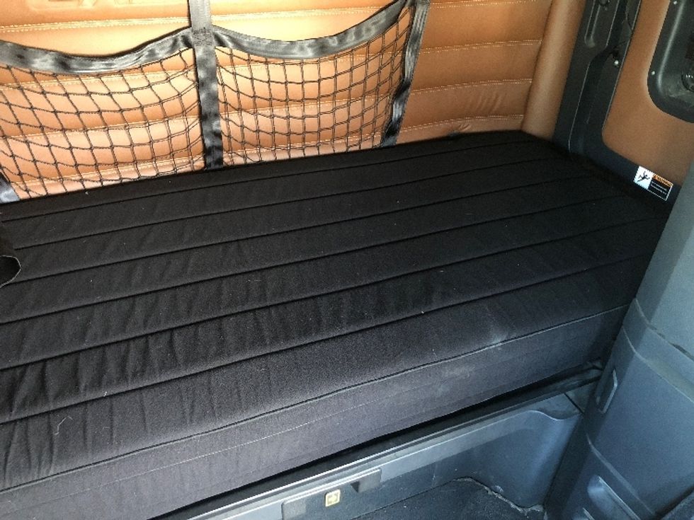 Sleeper Tractor-Heavy Duty Tractors-Freightliner-2020-T12664ST-Albany-NY-427,827\n\t\tmiles-$ 73,250 - Image 17