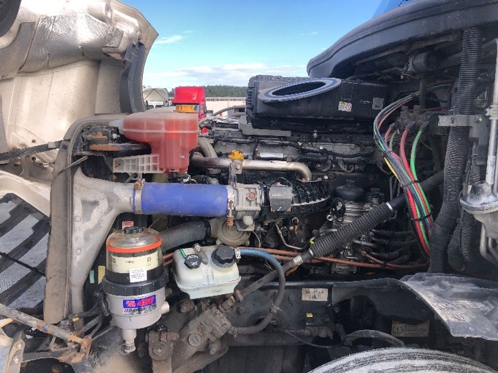 Sleeper Tractor-Heavy Duty Tractors-Freightliner-2020-T12664ST-Albany-NY-427,827\n\t\tmiles-$ 73,250 - Image 21