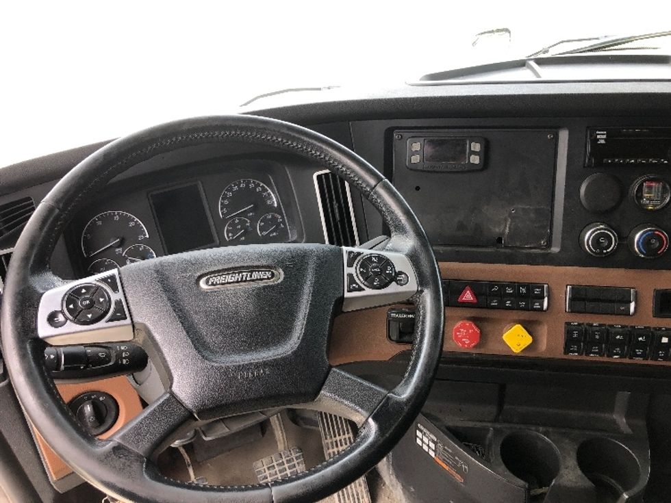 Sleeper Tractor-Heavy Duty Tractors-Freightliner-2020-T12664ST-Albany-NY-437,762\n\t\tmiles-$ 75,750 - Image 11