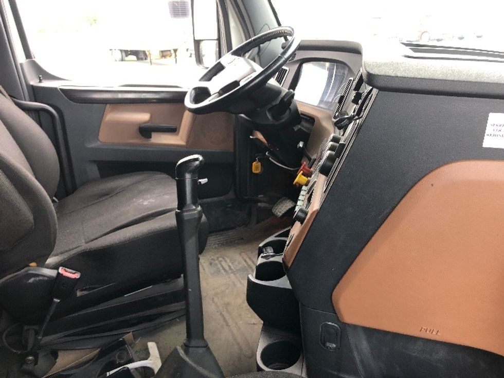 Sleeper Tractor-Heavy Duty Tractors-Freightliner-2020-T12664ST-Albany-NY-437,762\n\t\tmiles-$ 75,750 - Image 15