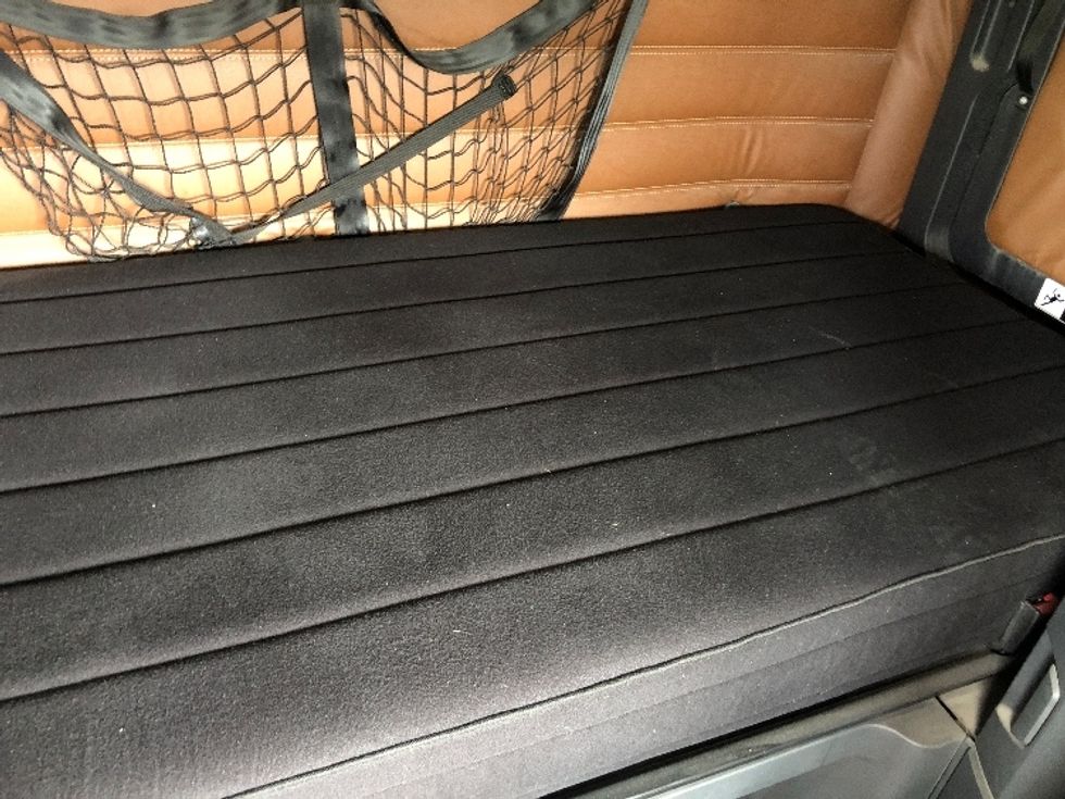 Sleeper Tractor-Heavy Duty Tractors-Freightliner-2020-T12664ST-Albany-NY-437,762\n\t\tmiles-$ 75,750 - Image 17