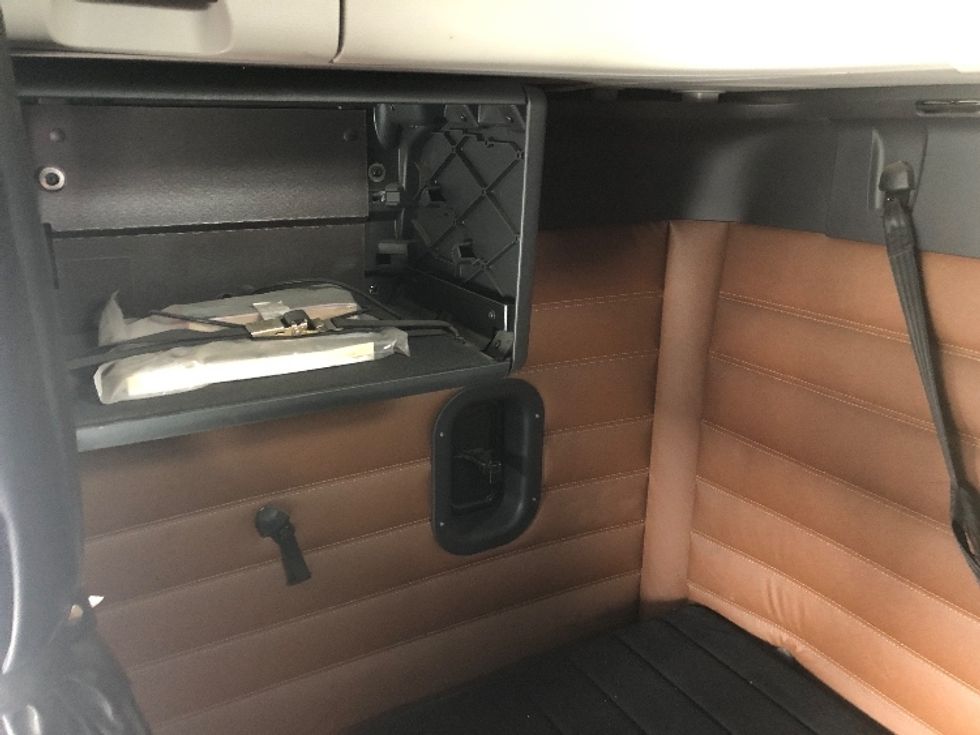 Sleeper Tractor-Heavy Duty Tractors-Freightliner-2020-T12664ST-Albany-NY-437,762\n\t\tmiles-$ 75,750 - Image 19