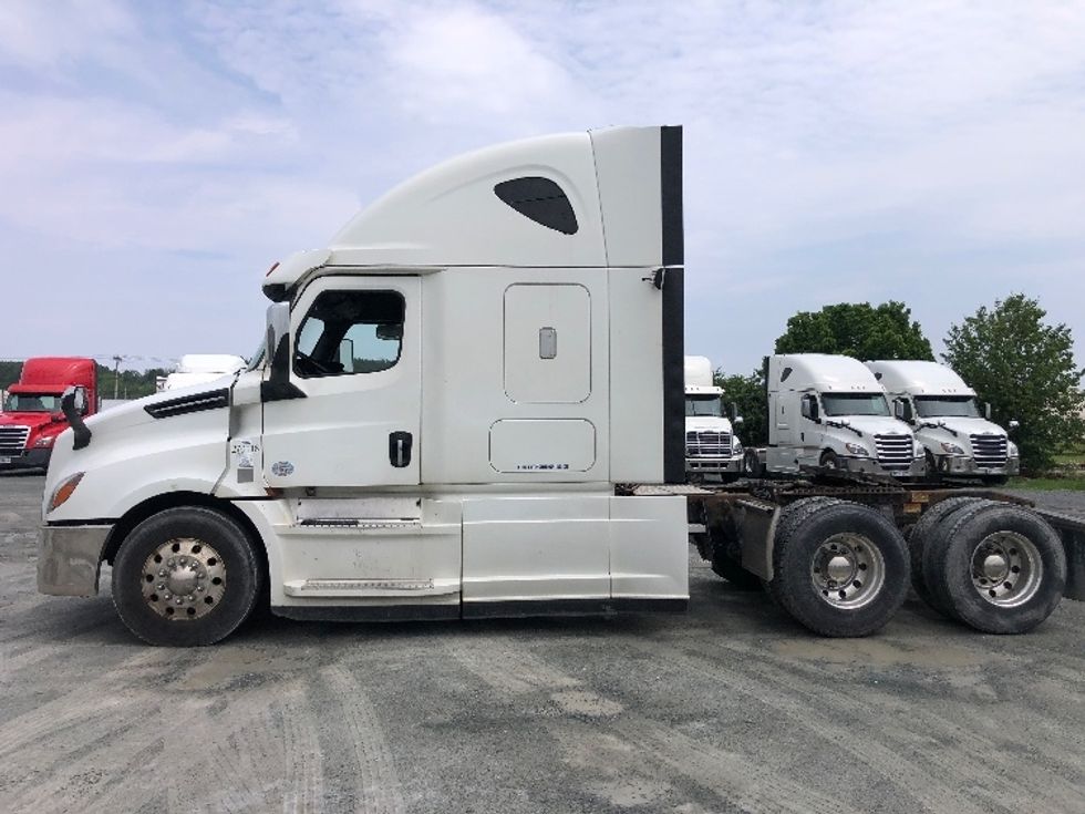 Sleeper Tractor-Heavy Duty Tractors-Freightliner-2020-T12664ST-Albany-NY-437,762\n\t\tmiles-$ 75,750 - Image 4