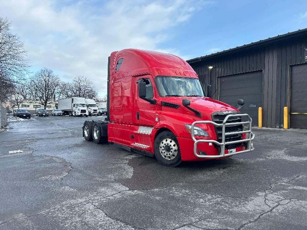 Sleeper Tractor-Heavy Duty Tractors-Freightliner-2020-T12664ST-Albany-NY-446,408\n\t\tmiles-$ 59,250 - Image 1