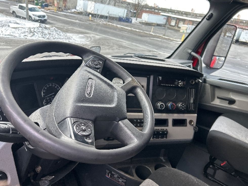 Sleeper Tractor-Heavy Duty Tractors-Freightliner-2020-T12664ST-Albany-NY-446,408\n\t\tmiles-$ 59,250 - Image 10