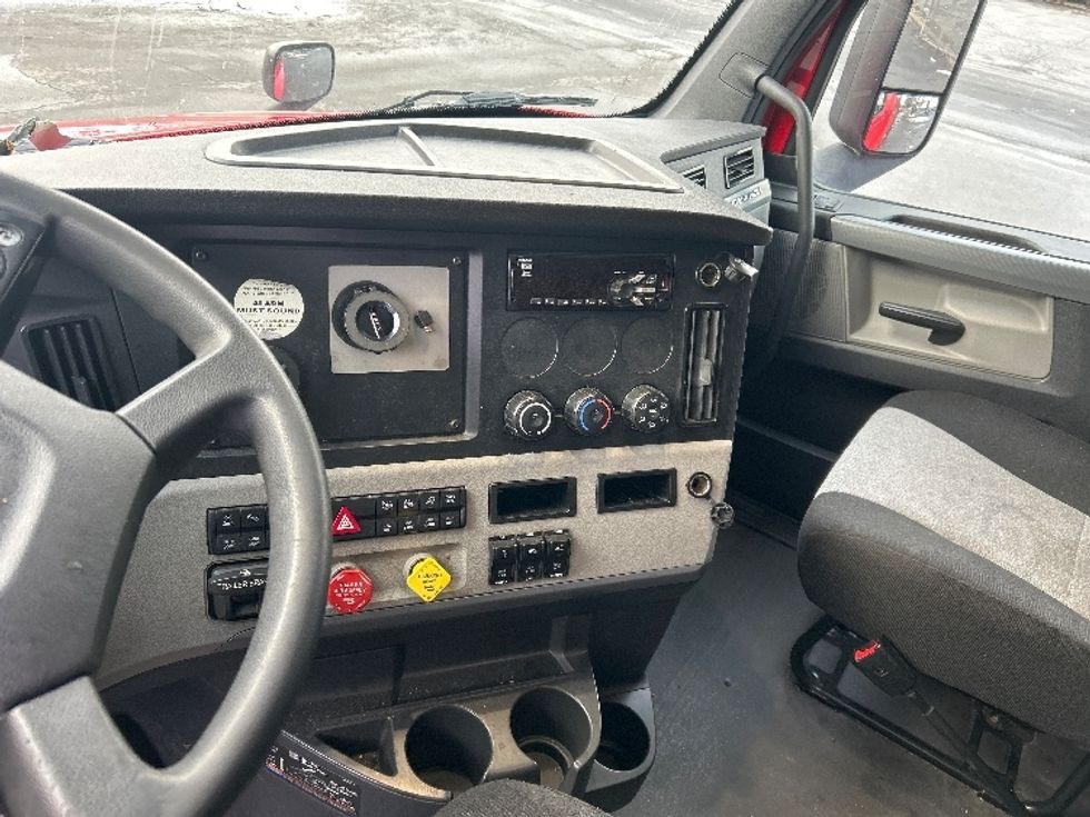 Sleeper Tractor-Heavy Duty Tractors-Freightliner-2020-T12664ST-Albany-NY-446,408\n\t\tmiles-$ 59,250 - Image 12