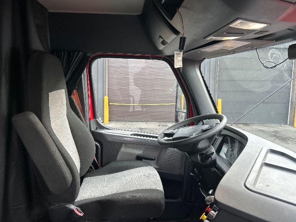 Sleeper Tractor-Heavy Duty Tractors-Freightliner-2020-T12664ST-Albany-NY-446,408\n\t\tmiles-$ 59,250 - Image 15
