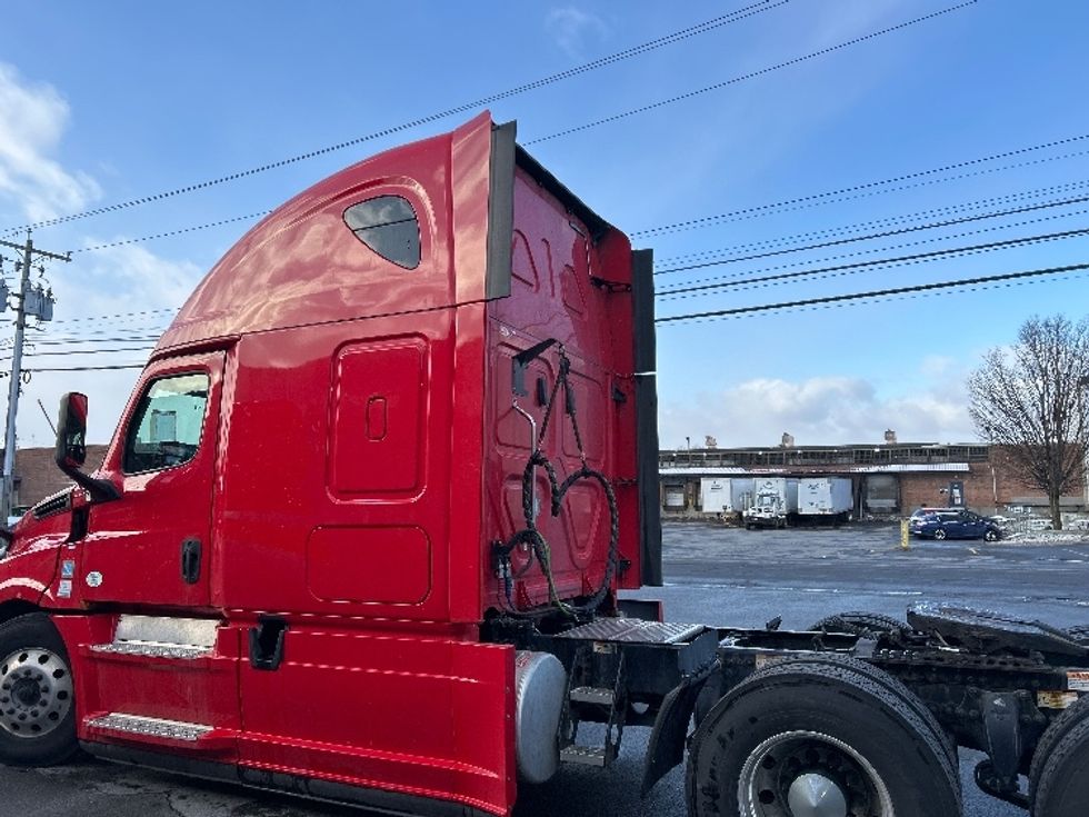 Sleeper Tractor-Heavy Duty Tractors-Freightliner-2020-T12664ST-Albany-NY-446,408\n\t\tmiles-$ 59,250 - Image 23
