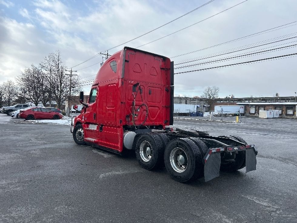 Sleeper Tractor-Heavy Duty Tractors-Freightliner-2020-T12664ST-Albany-NY-446,408\n\t\tmiles-$ 59,250 - Image 5