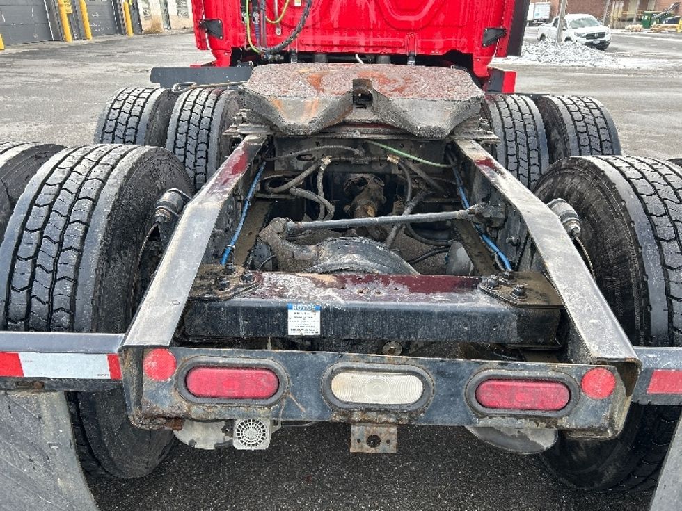Sleeper Tractor-Heavy Duty Tractors-Freightliner-2020-T12664ST-Albany-NY-446,408\n\t\tmiles-$ 59,250 - Image 6