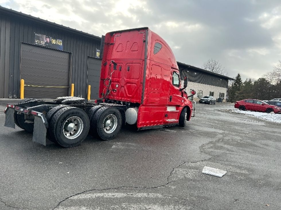 Sleeper Tractor-Heavy Duty Tractors-Freightliner-2020-T12664ST-Albany-NY-446,408\n\t\tmiles-$ 59,250 - Image 7