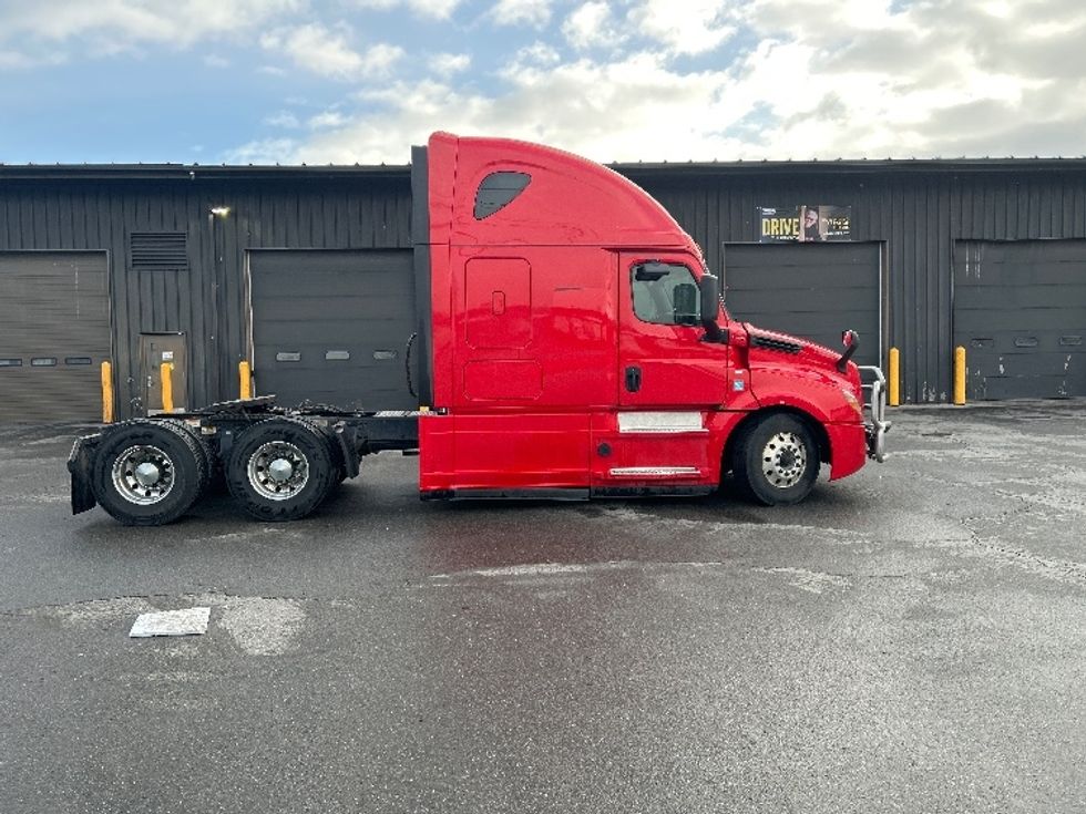 Sleeper Tractor-Heavy Duty Tractors-Freightliner-2020-T12664ST-Albany-NY-446,408\n\t\tmiles-$ 59,250 - Image 8