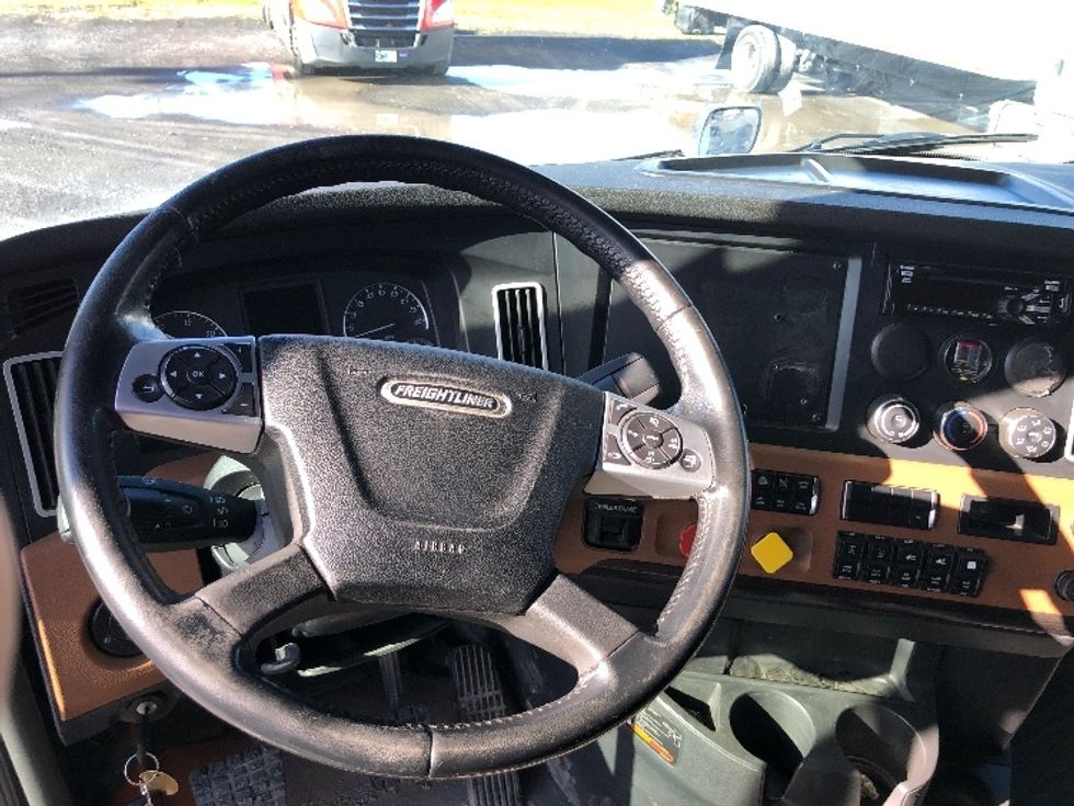 Sleeper Tractor-Heavy Duty Tractors-Freightliner-2020-T12664ST-Albany-NY-471,594\n\t\tmiles-$ 70,750 - Image 11