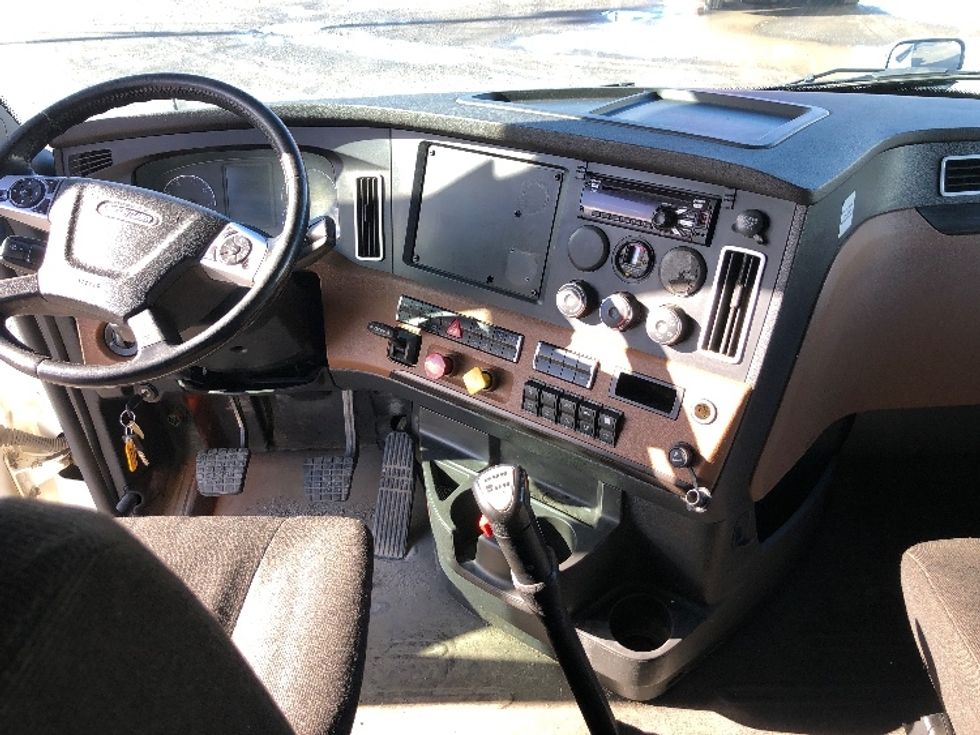 Sleeper Tractor-Heavy Duty Tractors-Freightliner-2020-T12664ST-Albany-NY-471,594\n\t\tmiles-$ 70,750 - Image 12