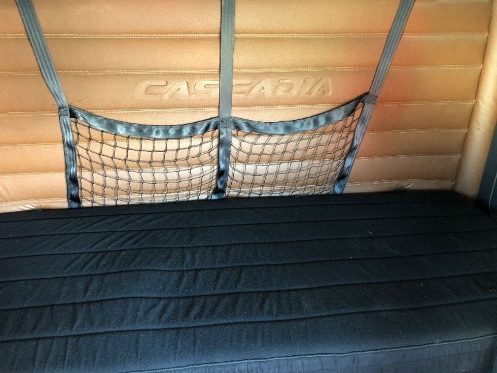 Sleeper Tractor-Heavy Duty Tractors-Freightliner-2020-T12664ST-Albany-NY-471,594\n\t\tmiles-$ 70,750 - Image 16