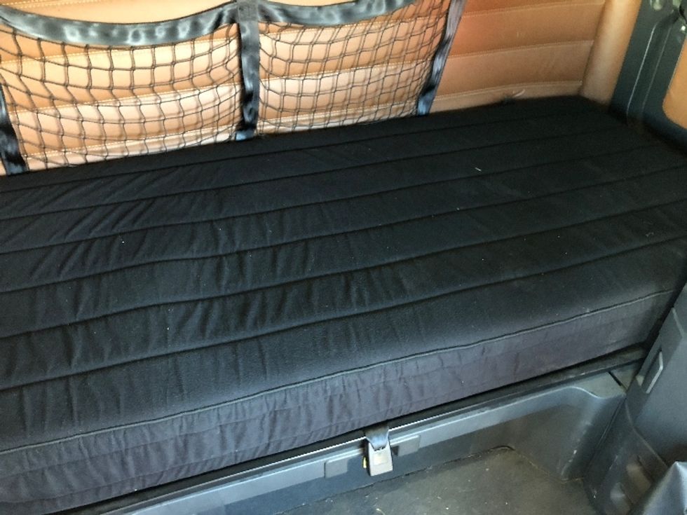 Sleeper Tractor-Heavy Duty Tractors-Freightliner-2020-T12664ST-Albany-NY-471,594\n\t\tmiles-$ 70,750 - Image 17