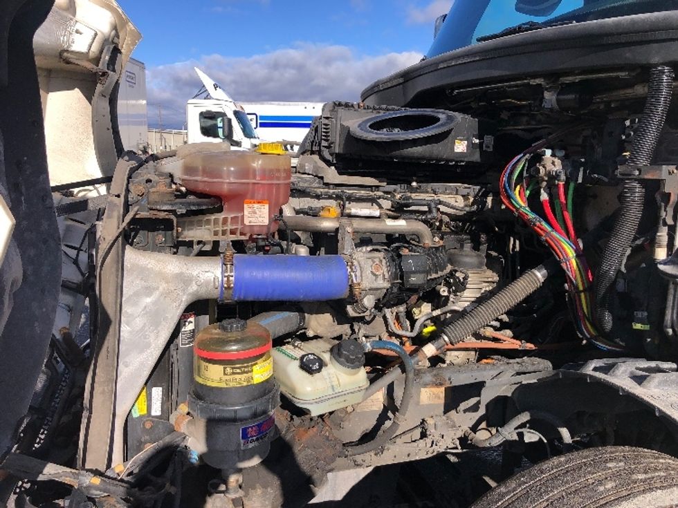 Sleeper Tractor-Heavy Duty Tractors-Freightliner-2020-T12664ST-Albany-NY-471,594\n\t\tmiles-$ 70,750 - Image 21