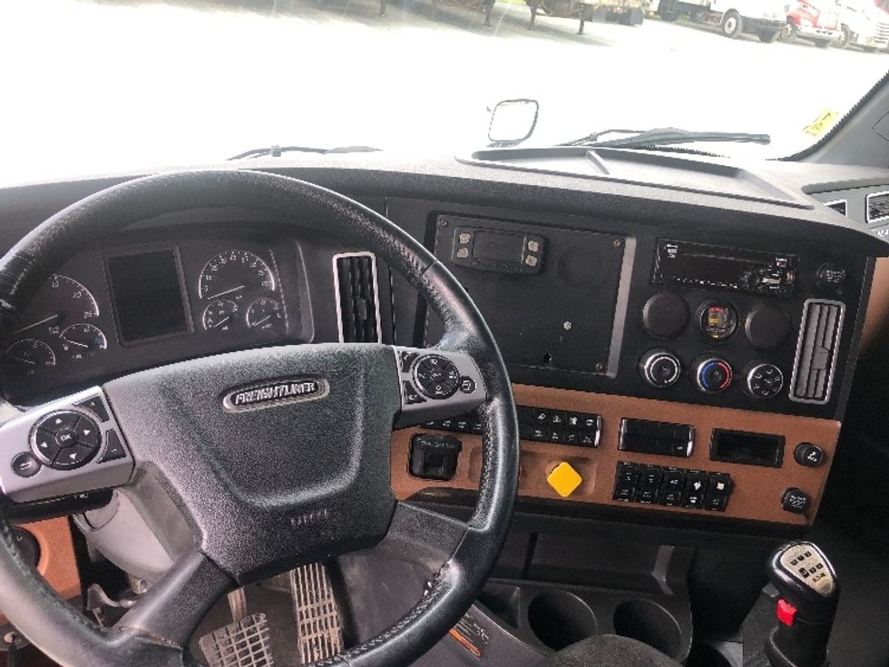 Sleeper Tractor-Heavy Duty Tractors-Freightliner-2020-T12664ST-Albany-NY-490,009\n\t\tmiles-$ 73,250 - Image 11