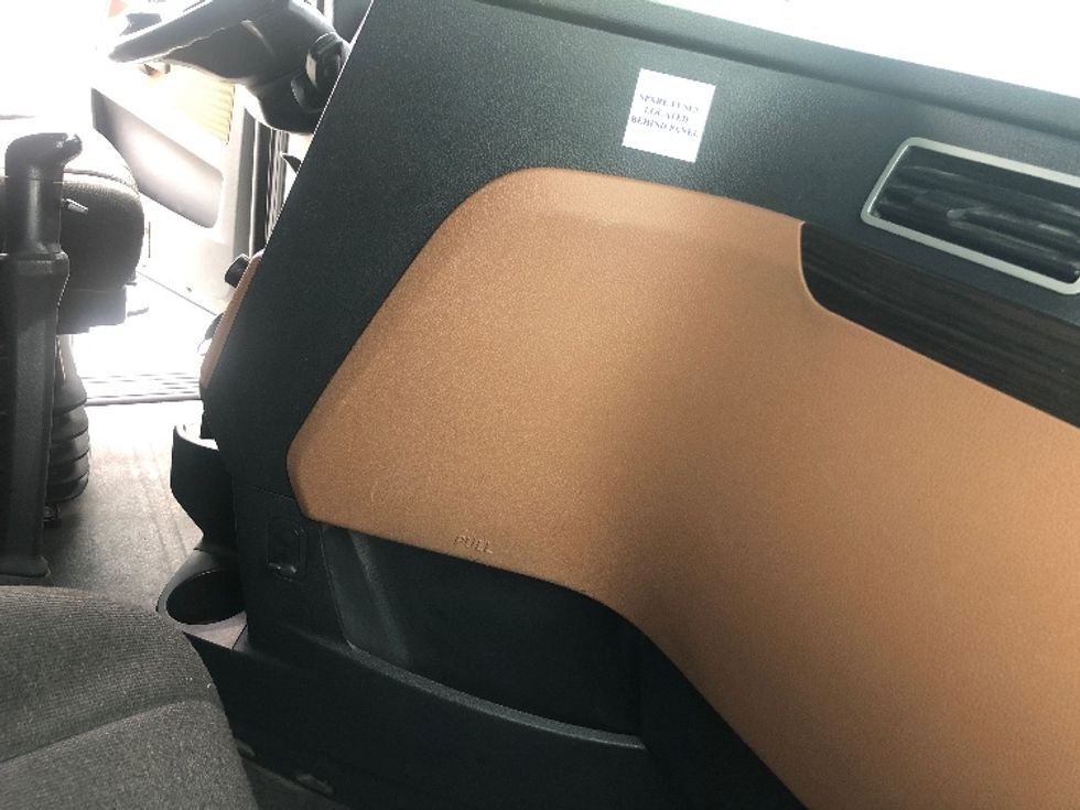 Sleeper Tractor-Heavy Duty Tractors-Freightliner-2020-T12664ST-Albany-NY-490,009\n\t\tmiles-$ 73,250 - Image 15