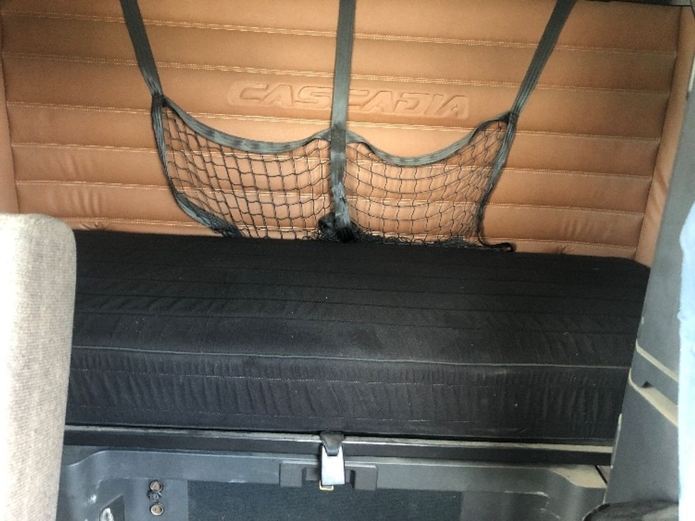 Sleeper Tractor-Heavy Duty Tractors-Freightliner-2020-T12664ST-Albany-NY-490,009\n\t\tmiles-$ 73,250 - Image 16