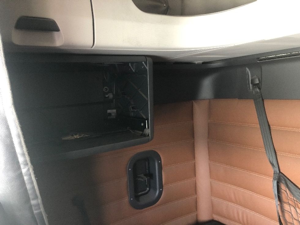 Sleeper Tractor-Heavy Duty Tractors-Freightliner-2020-T12664ST-Albany-NY-490,009\n\t\tmiles-$ 73,250 - Image 19