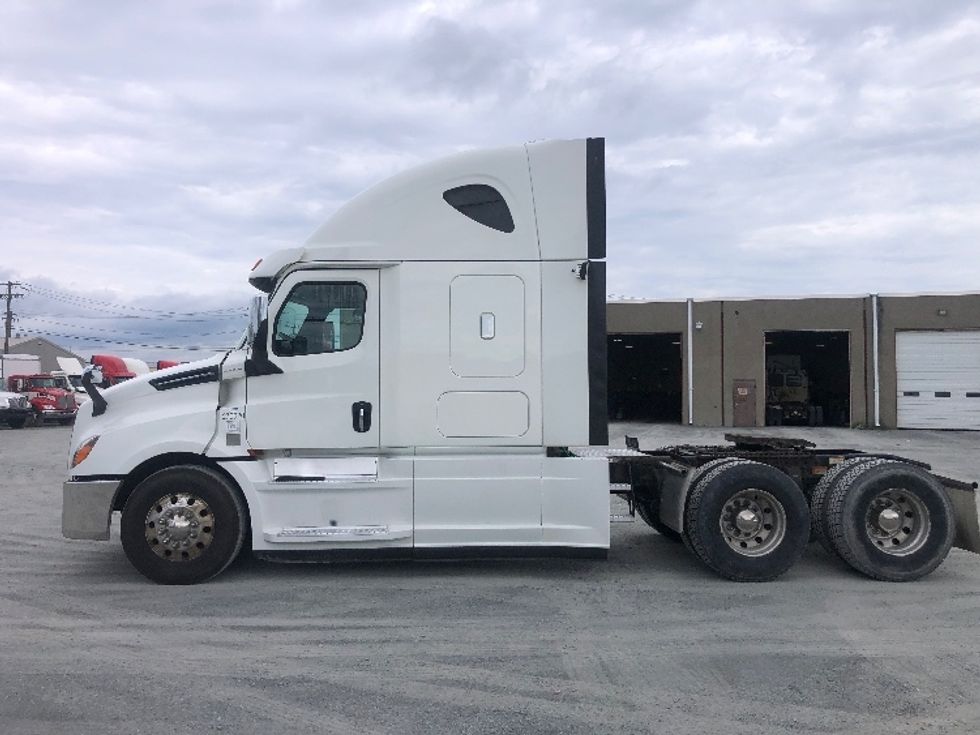 Sleeper Tractor-Heavy Duty Tractors-Freightliner-2020-T12664ST-Albany-NY-490,009\n\t\tmiles-$ 73,250 - Image 4