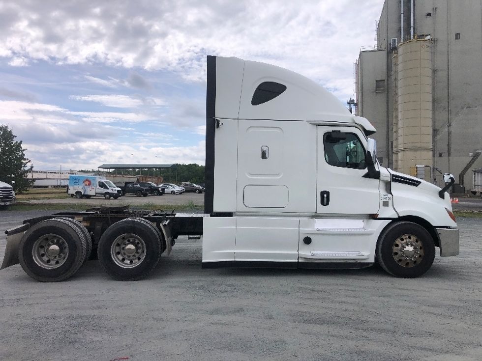 Sleeper Tractor-Heavy Duty Tractors-Freightliner-2020-T12664ST-Albany-NY-490,009\n\t\tmiles-$ 73,250 - Image 8