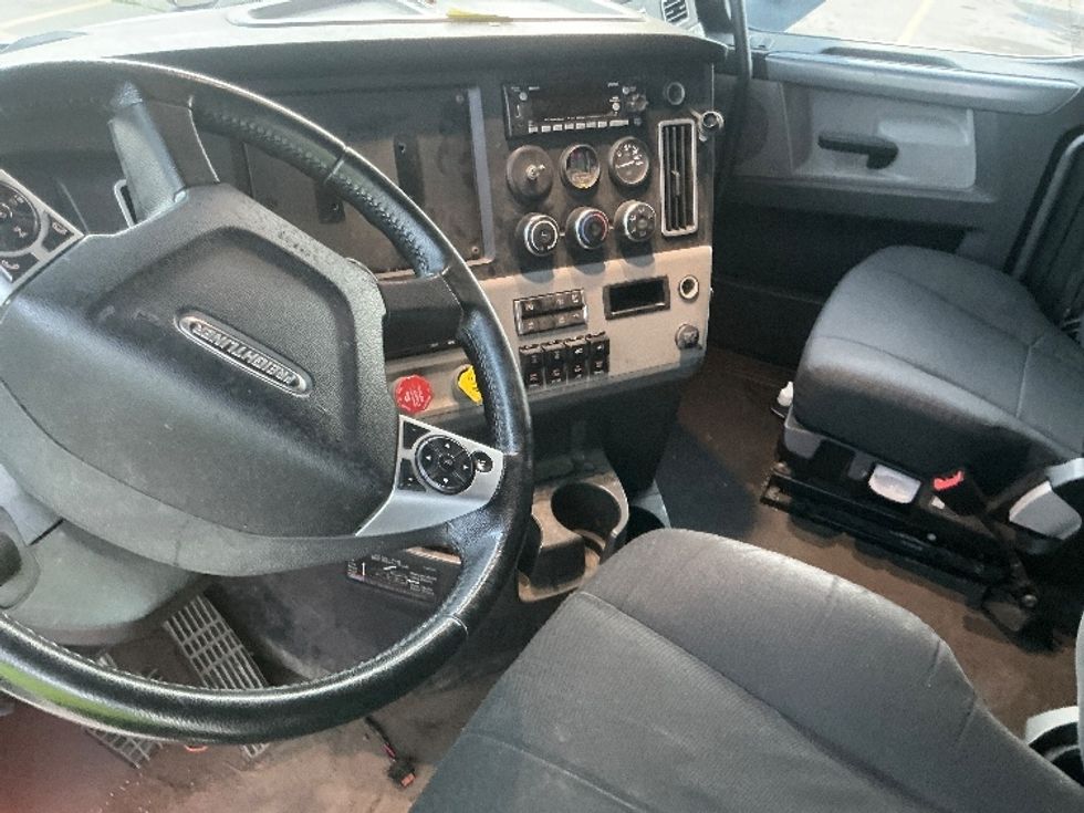Sleeper Tractor-Heavy Duty Tractors-Freightliner-2020-T12664ST-Allen Park-MI-208,008\n\t\tmiles-$ 78,500 - Image 10