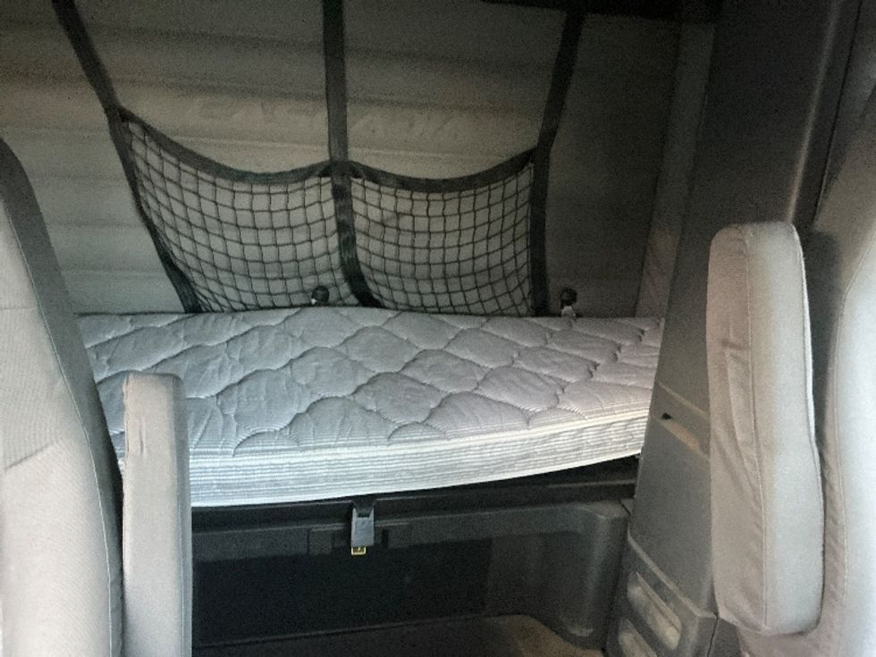 Sleeper Tractor-Heavy Duty Tractors-Freightliner-2020-T12664ST-Allen Park-MI-208,008\n\t\tmiles-$ 78,500 - Image 16