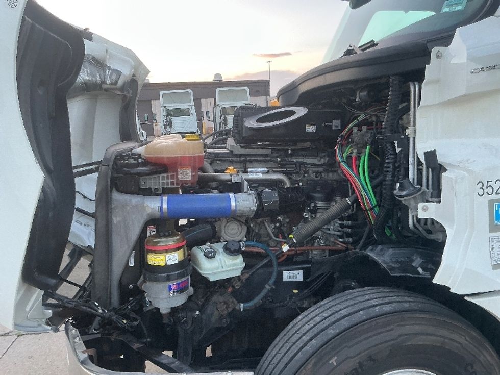 Sleeper Tractor-Heavy Duty Tractors-Freightliner-2020-T12664ST-Allen Park-MI-208,008\n\t\tmiles-$ 78,500 - Image 21