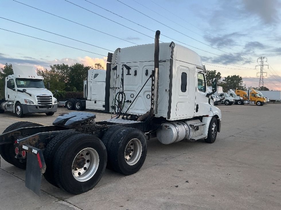 Sleeper Tractor-Heavy Duty Tractors-Freightliner-2020-T12664ST-Allen Park-MI-208,008\n\t\tmiles-$ 78,500 - Image 7