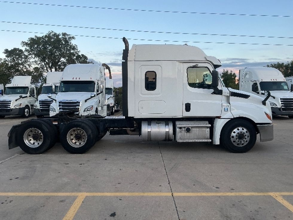 Sleeper Tractor-Heavy Duty Tractors-Freightliner-2020-T12664ST-Allen Park-MI-208,008\n\t\tmiles-$ 78,500 - Image 8