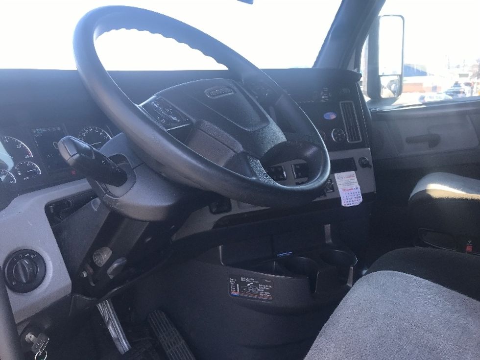 Sleeper Tractor-Heavy Duty Tractors-Freightliner-2020-T12664ST-Allentown-PA-427,071\n\t\tmiles-$ 61,000 - Image 10