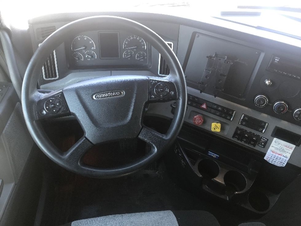 Sleeper Tractor-Heavy Duty Tractors-Freightliner-2020-T12664ST-Allentown-PA-427,071\n\t\tmiles-$ 61,000 - Image 11