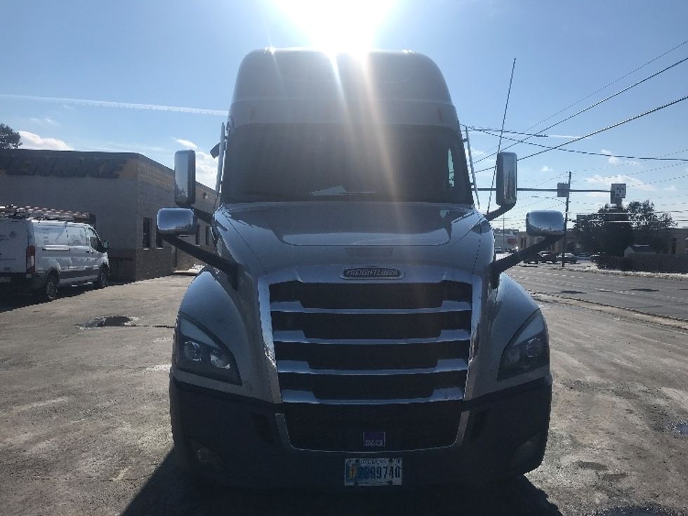 Sleeper Tractor-Heavy Duty Tractors-Freightliner-2020-T12664ST-Allentown-PA-427,071\n\t\tmiles-$ 61,000 - Image 2